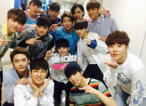 세븐틴, '쇼챔피언' 1위 등극...데뷔 후 첫 1위에 '감격'