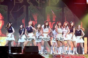 아이오아이, &#39;꽃길&#39;은 멀고도 험하다