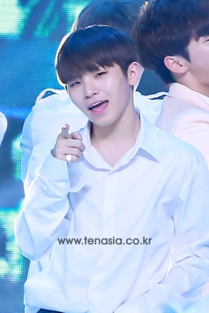 [TEN PHOTO] 세븐틴 우지, 흰 셔츠에 청바지 입었더니..'청초 끝판왕' (쇼챔피언)