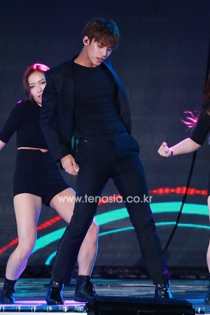 [TEN PHOTO] 세븐틴 민규, 남자 아이돌에게 올블랙 수트는 진리 (고맙습니다 콘서트)