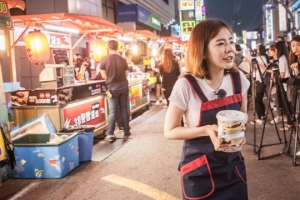 &#39;천하장사&#39; 써니, 컵밥팔이 소녀로 변신 &#39;열정적&#39;