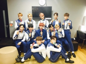 '팬사랑 아이돌' 세븐틴, '아주 NICE'한 역조공!