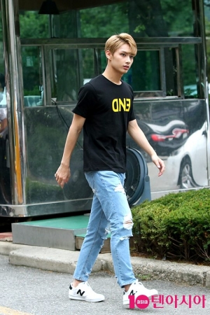 [TEN PHOTO] 세븐틴 준, '눈빛부터가 남달라'(뮤직뱅크 출근길)