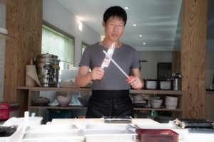 [TEN 리뷰] '럭키', 목욕탕 '키'로 뒤바뀐 21세기판 '왕자와 거지'