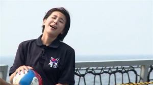 &#39;진짜사나이&#39; 서인영, 족구 대결 중 몸개그 &#39;폭소&#39;