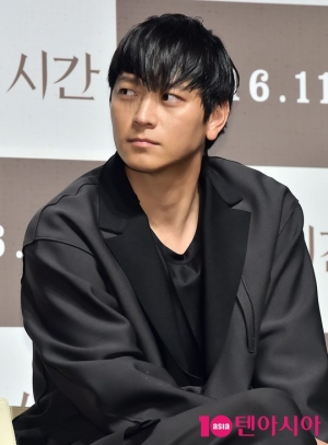 '가려진 시간' 강동원 “시간 멈추면? 맛집 찾으러 다닐 것”