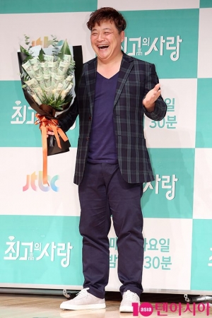 [TEN 현장] 윤정수, 웃음 뒤에 감춘 눈물