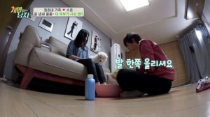 &#39;개밥 주는 남자&#39; 동호, 아내 발 씻겨주는 남편 &#39;애정 가득&#39;