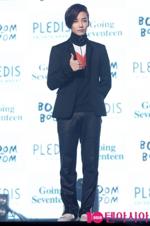 [TEN PHOTO] 세븐틴 정한 '여심 녹이는 엄지 척'