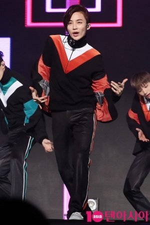 [TEN PHOTO] 세븐틴 정한 '눈빛은 섹시하게'