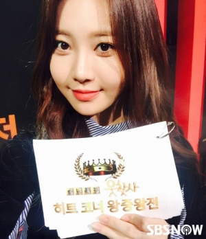 걸스데이 유라, &#39;웃찾사&#39; 대본 인증샷 &#34;리허설 중&#34;