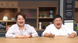 &#39;잘 먹겠습니다&#39; 이혜정, 닮은꼴 홍윤화와 만남 &#39;싱크로율 100%&#39;