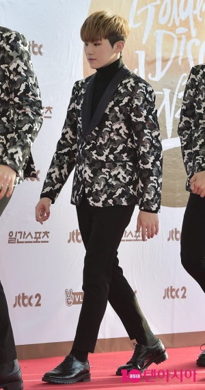 [TEN PHOTO]세븐틴 우지 '상남자의 향기'