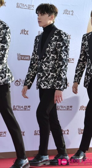 [TEN PHOTO]세븐틴 버논 '섹시한 눈빛'