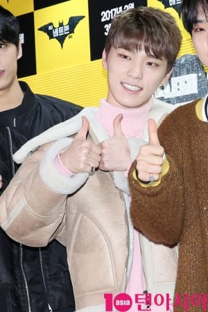 [TEN PHOTO] 세븐틴 디노 '오늘 고등학교 졸업했어요'