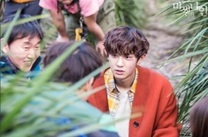 박찬열, &#39;미씽나인&#39; 비하인드 공개 &#34;보고 싶을 거야&#34;
