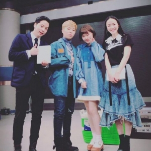 김윤아, 악동뮤지션과 함께 찰칵 &#34;앨범 고마워요&#34;