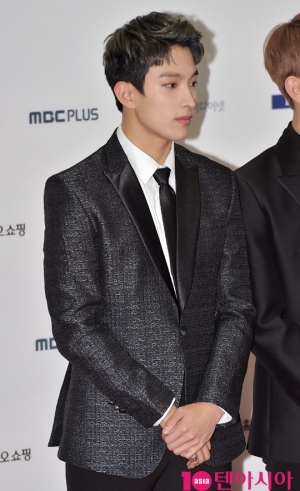 [TEN PHOTO]세븐틴 도겸 '콧날에 베이겠네'