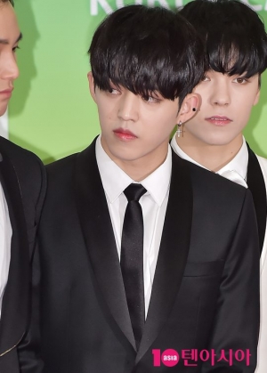 [TEN PHOTO]세븐틴 에스쿱스 '시선 사로잡는 붉은입술'