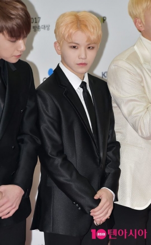 [TEN PHOTO]세븐틴 우지 '순정만화에서 그대로 나온 듯한 비주얼'
