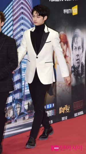 [TEN PHOTO]세븐틴 준 '머리부터 발끝까지 센스가득'