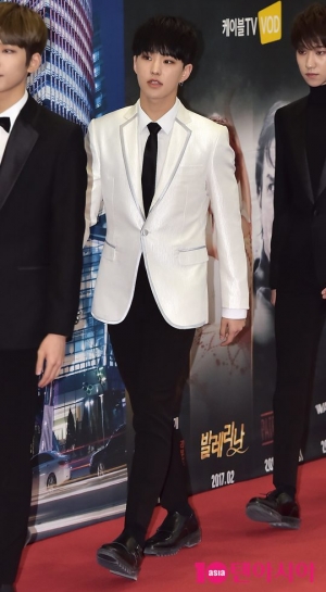 [TEN PHOTO]세븐틴 호시 '영락없는 왕자님'