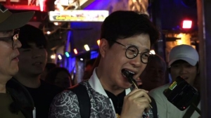 &#39;뭉뜬&#39; 김성주, 캄보디아 거대 거미 &#39;타란툴라&#39; 꿀꺽