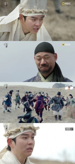 &#39;역적&#39; 윤균상, 김준배 급습에 괴력 발휘 &#34;내 사람 건드리면 다 죽인다&#34;