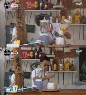 &#39;윤식당&#39; 이서진, 첫 파인애플 주스 완성 &#39;어색하지만 괜찮아&#39;