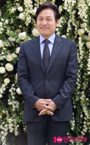 '60주년' 안성기 “국민배우, 거기서 굳이 벗어날 필요 없어”