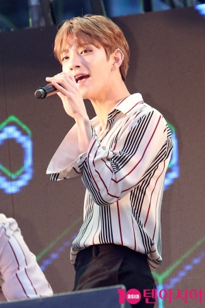 [TEN PHOTO] 세븐틴 조슈아 '얼굴에 가득찬 잘생김'