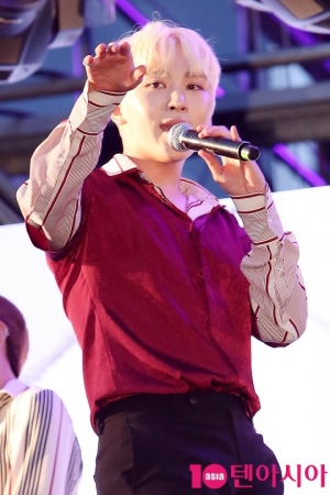 [TEN PHOTO] 세븐틴 승관 '손짓에 녹아~'