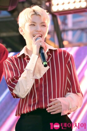 [TEN PHOTO] 세븐틴 우지 '여심 저격 눈웃음'