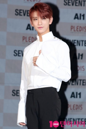 [TEN PHOTO] 세븐틴 조슈아 '눈빛에 빠져드네'