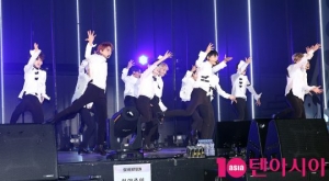 [TEN PHOTO] 세븐틴 '화끈한 퍼포먼스'