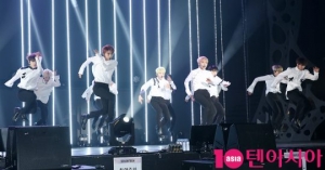 [TEN PHOTO] 세븐틴 '시선 강탈 퍼포먼스'