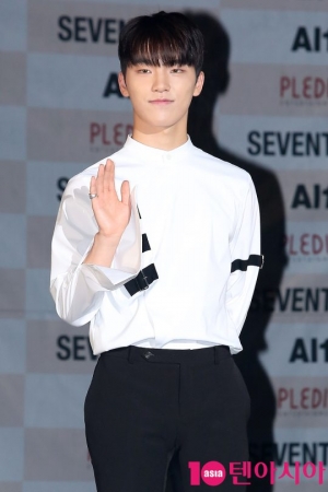 [TEN PHOTO] 세븐틴 디노 '미소로 여심 강탈'