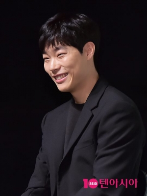 '택시운전사' 류준열 “송강호·유해진 선배와 호흡, 버킷리스트였다”