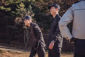 "'청년경찰'은 러닝머신".. 박서준X강하늘, 달리고 또 달렸다