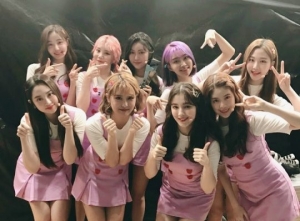 모모랜드, '2017 AAA' 라이징 스타상 수상 "더욱 열심히 노력할 것"
