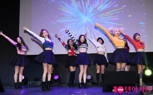 “인지도↑·해외진출·차트진입”… '흥부자' 모모랜드, 자신감 '뿜뿜' (종합)