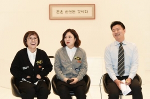 [TEN 현장] 모이니까 터졌다…&#39;안경선배&#39; 송은이와 &#39;소비요정&#39; 김숙·&#39;그뤠잇&#39; 김생민