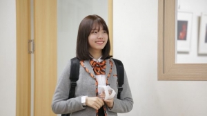 '너에게 반했음' 특별 MC 김소혜, "요즘 친구들은 달라"