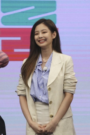 '아이돌룸' 블랙핑크 제니, 깜찍+상큼 '곰 세 마리' 율동