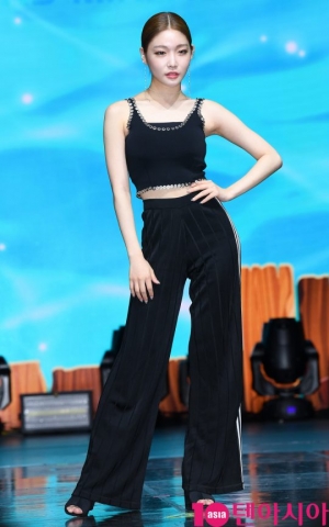 “더 성장하고 싶어요”…여름과 함께 피어날 청하 (종합)