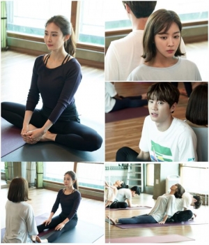 &#34;언제나 여신&#34;...&#39;이별이 떠났다&#39; 채시라, 감탄 자아내는 세련된 요가핏