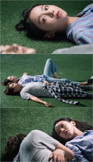 ‘서른이지만’ 신혜선X양세종, '잔디밭 눕샷' 포착...한 여름밤의 로맨스
