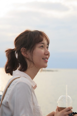 &#39;원더풀 고스트&#39; 이유영, 생활력 &#39;만렙&#39; 생선가게 주인으로 변신
