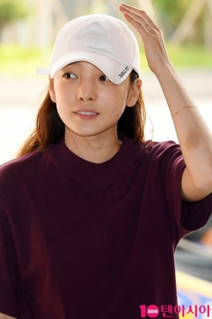 [TEN 현장] &#39;경찰 출석&#39; 구하라, 담담하고 당당하게…상처 가리지 않았다