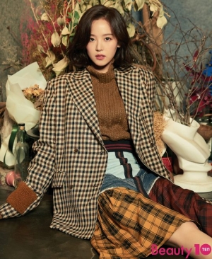 강한나, '청순+우아美' 뽐낸 가을 화보 공개